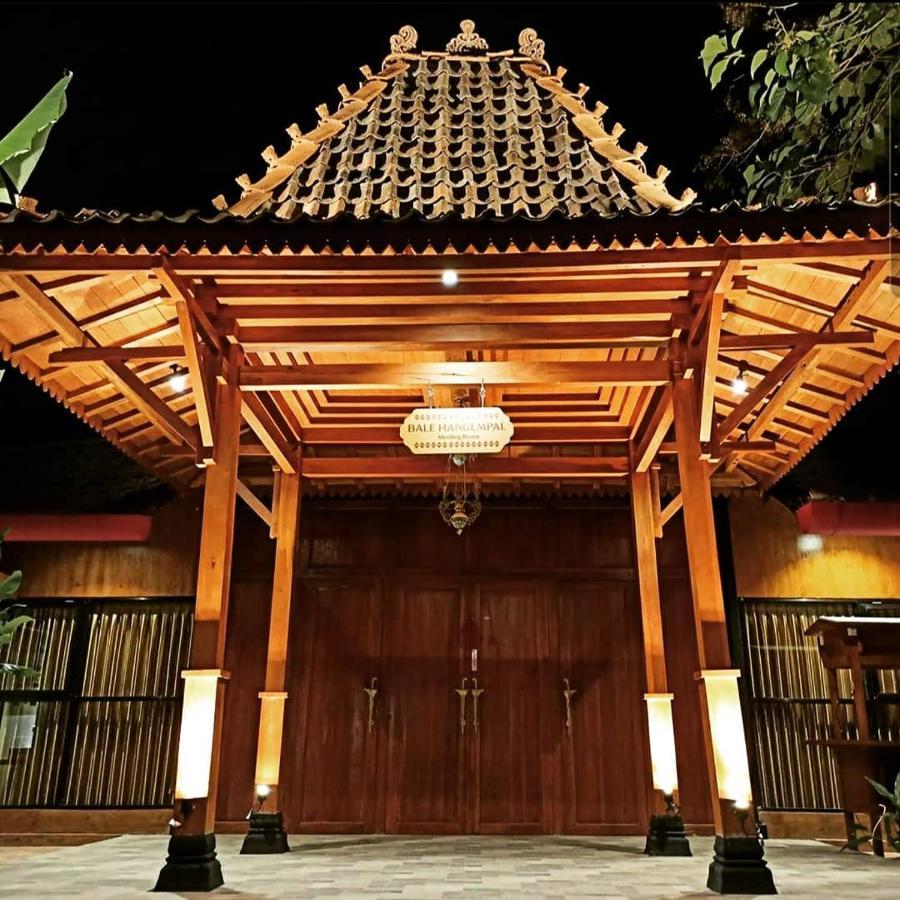 Kampung Lawasan Heritage Cottage Maguwo Exterior foto