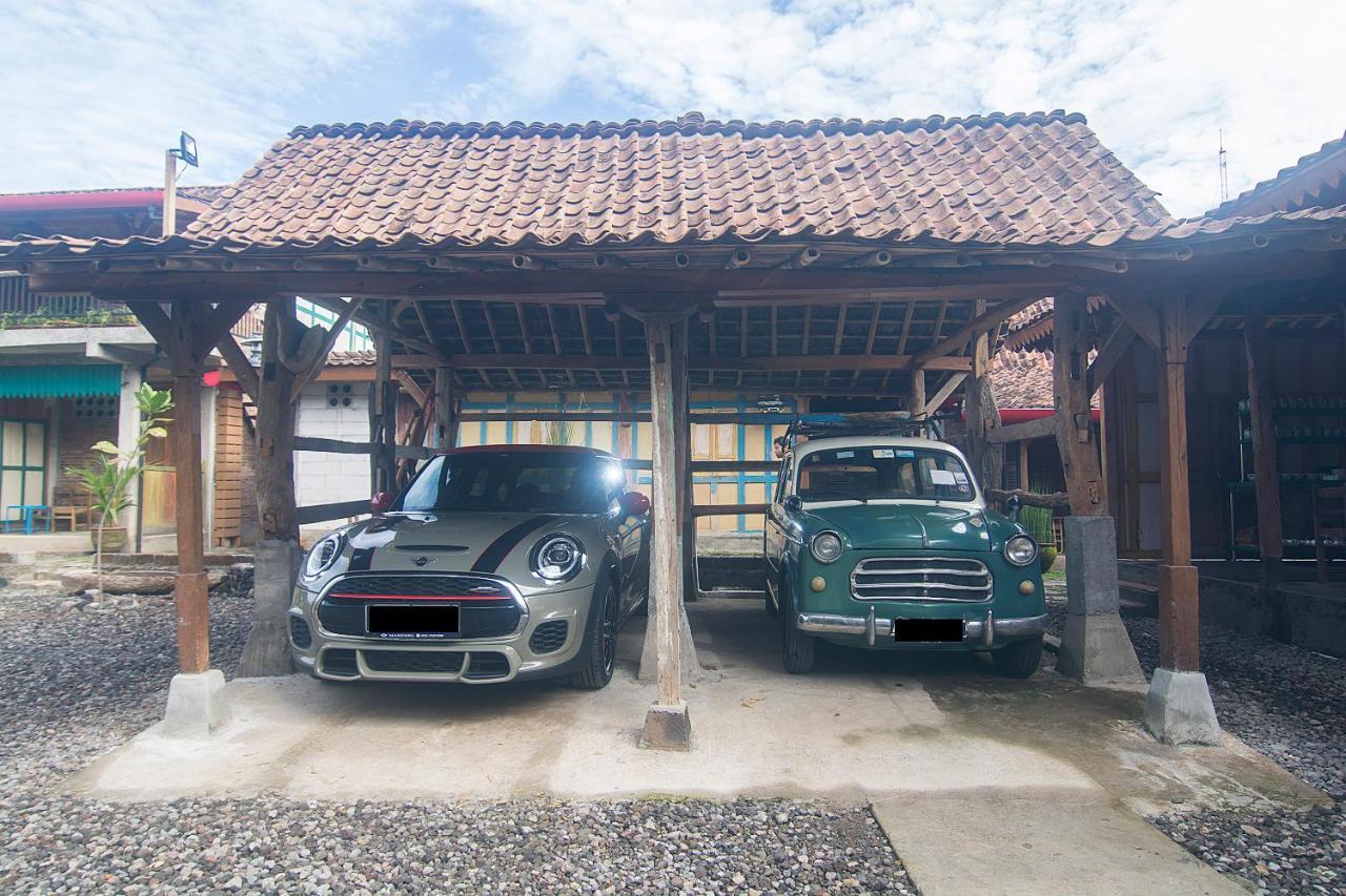 Kampung Lawasan Heritage Cottage Maguwo Exterior foto
