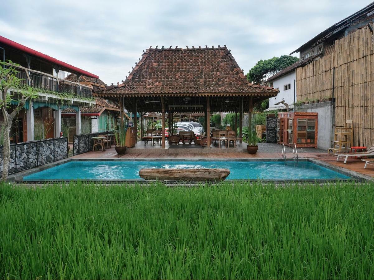 Kampung Lawasan Heritage Cottage Maguwo Exterior foto