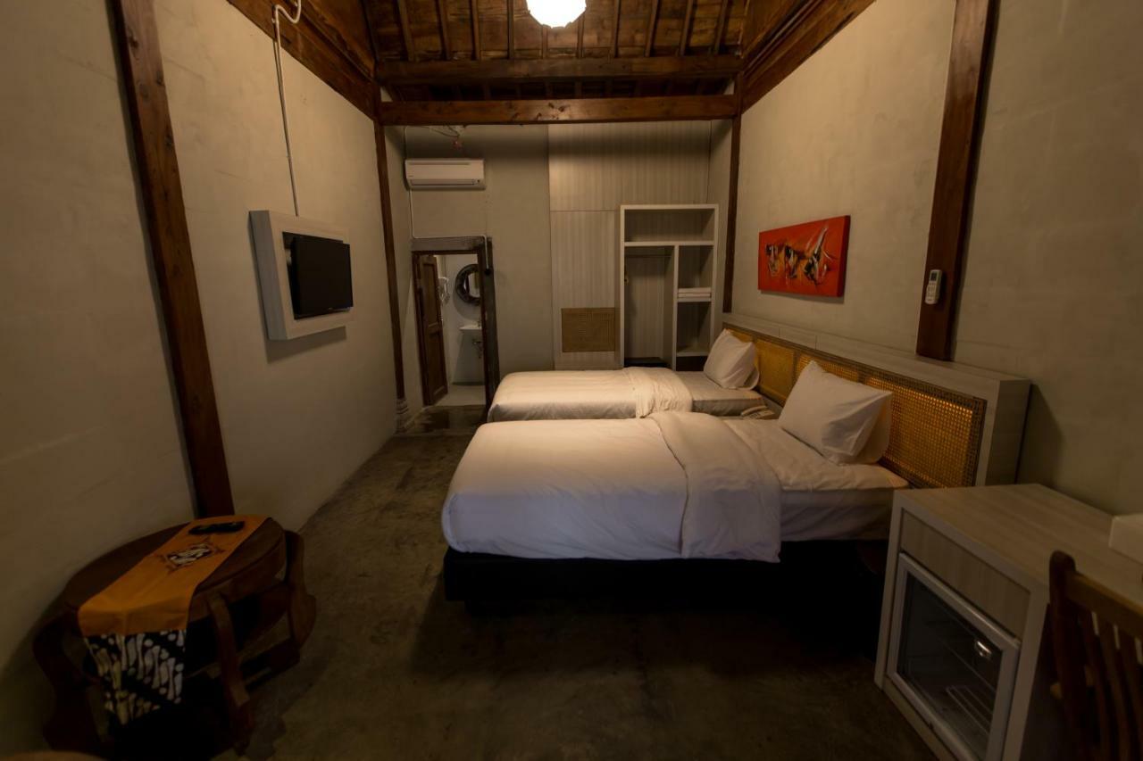 Kampung Lawasan Heritage Cottage Maguwo Exterior foto